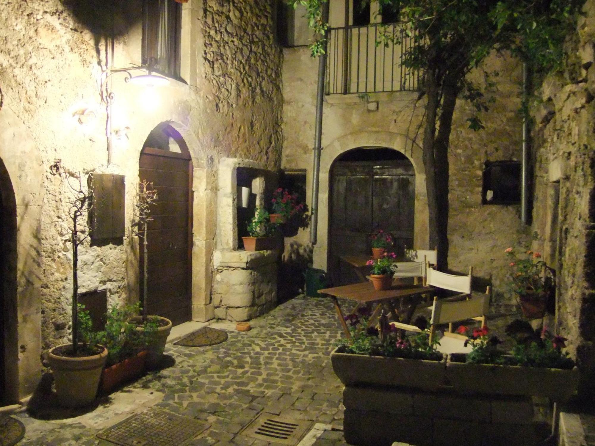 Residenza La Torre Aparthotel Santo Stefano Di Sessanio Exterior photo