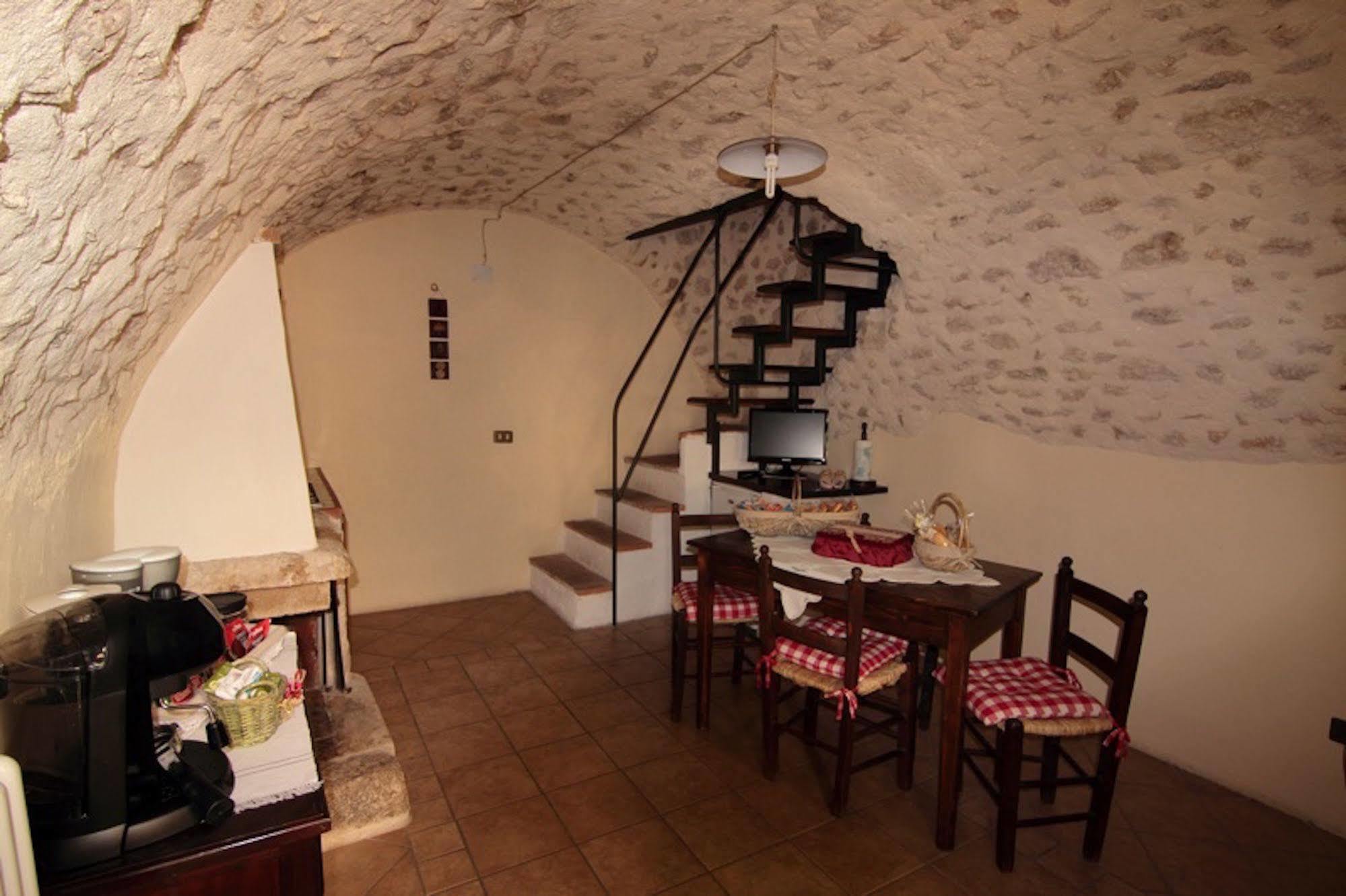 Residenza La Torre Aparthotel Santo Stefano Di Sessanio Exterior photo