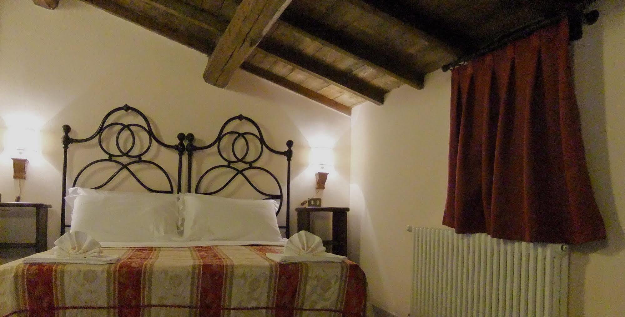 Residenza La Torre Aparthotel Santo Stefano Di Sessanio Exterior photo