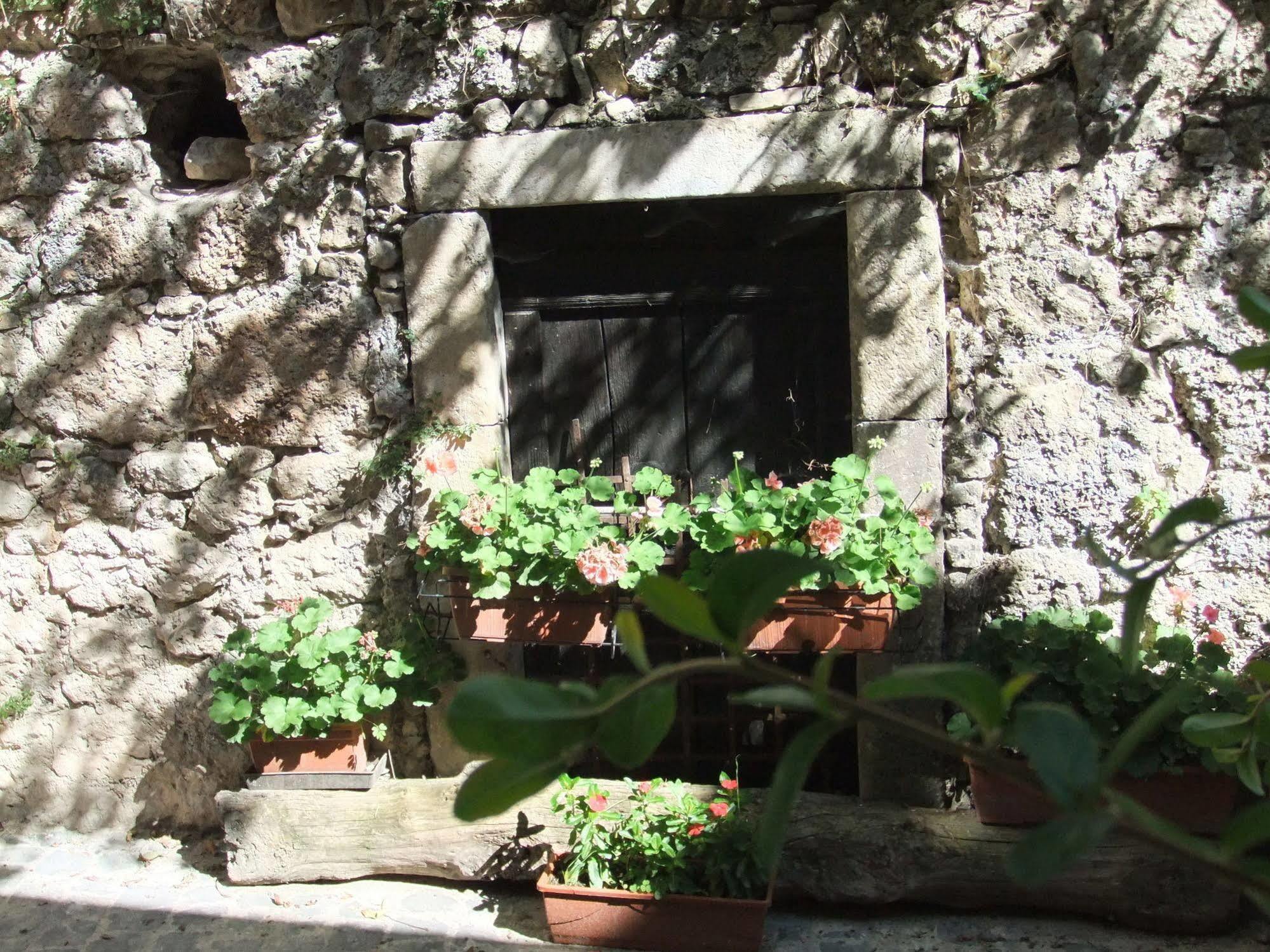 Residenza La Torre Aparthotel Santo Stefano Di Sessanio Exterior photo
